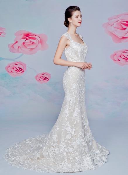 Trompetenkleid aus glitzerndem Tüll mit Illusion-Sabrina-Ausschnitt Ivory I Ivory/Nudé